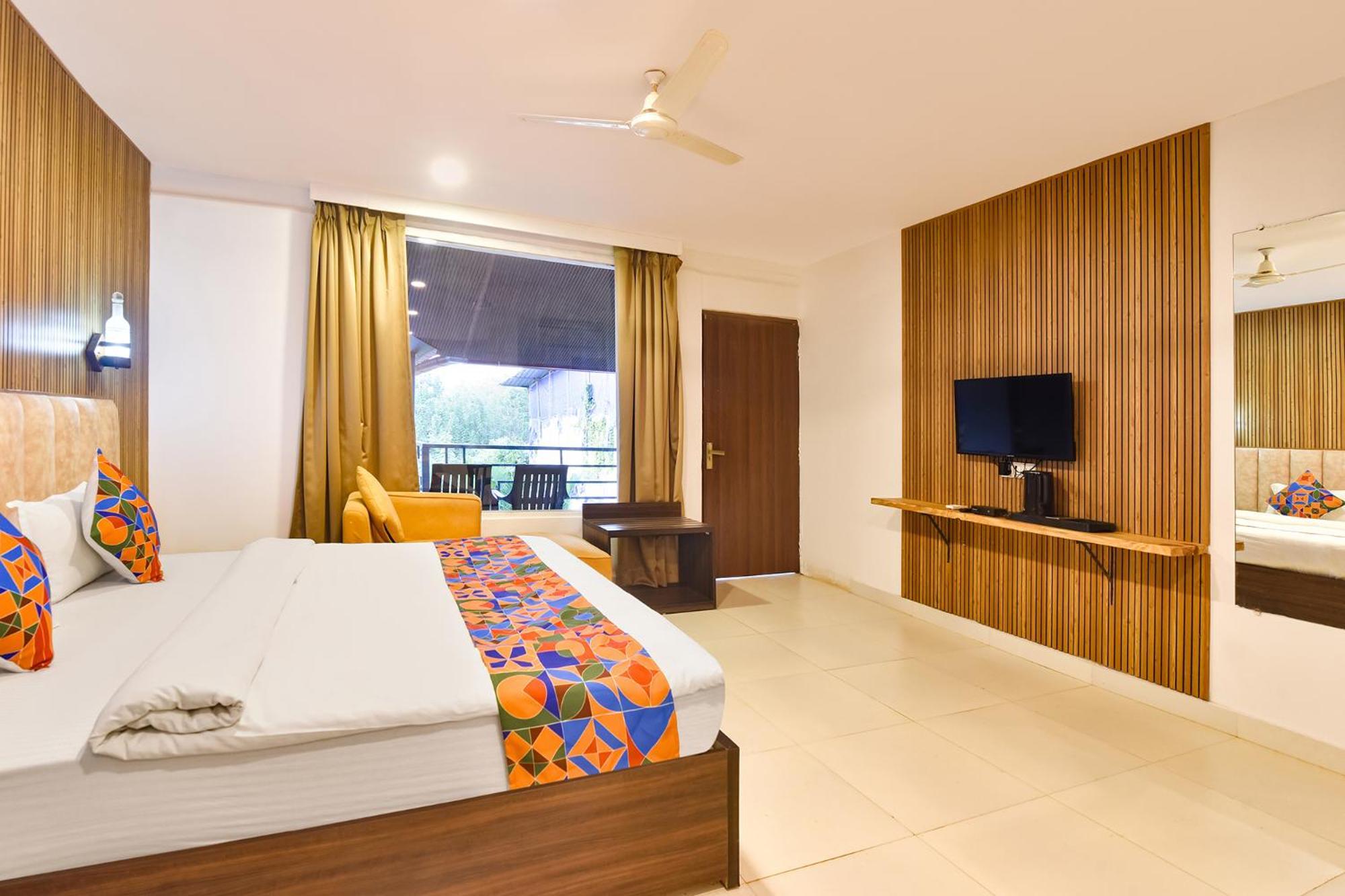 Fabhotel Morjim Bliss - 500M From Morjim Beach Kültér fotó