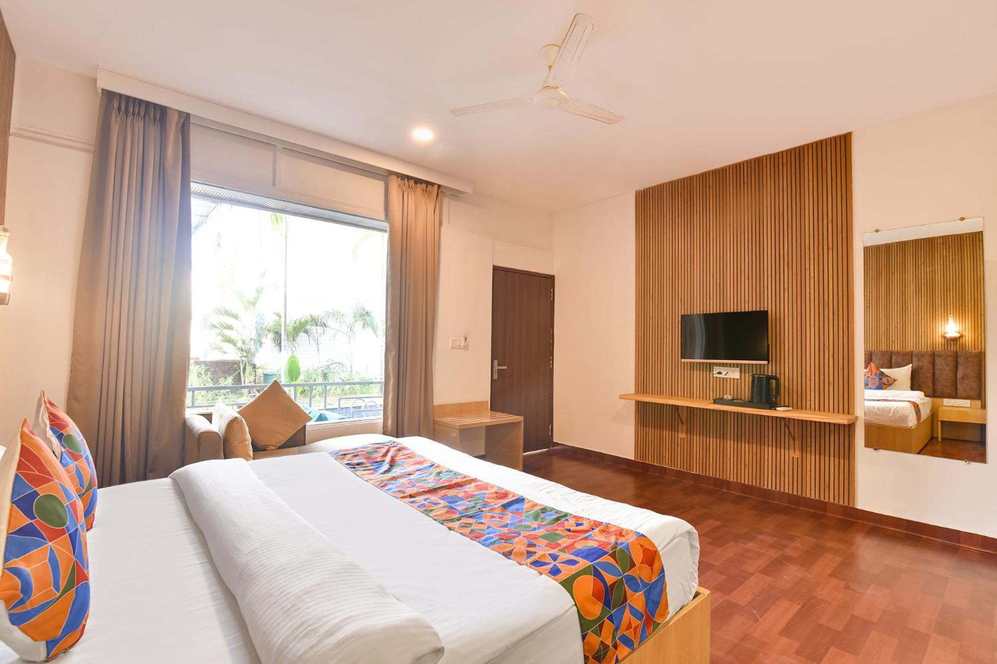 Fabhotel Morjim Bliss - 500M From Morjim Beach Kültér fotó